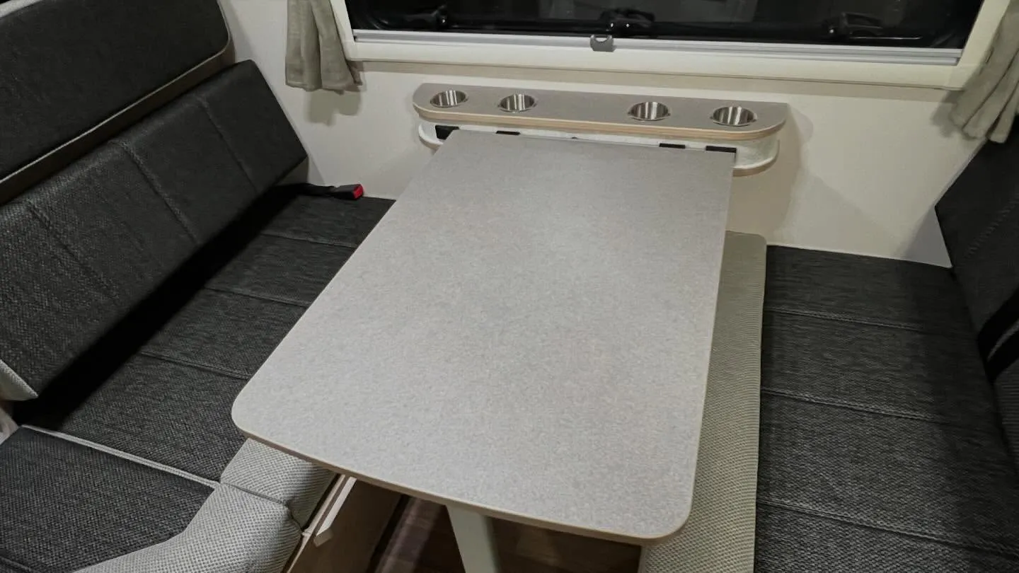 新車入荷🚐普通免許でOK！定員7名